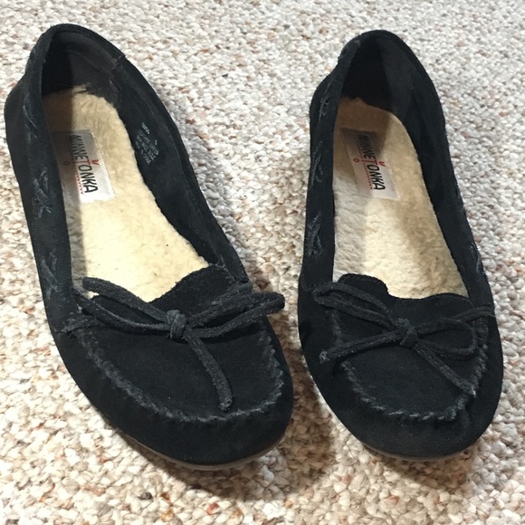 Minnetonka Moccasins Black Leather Flats - Picture 1 of 8